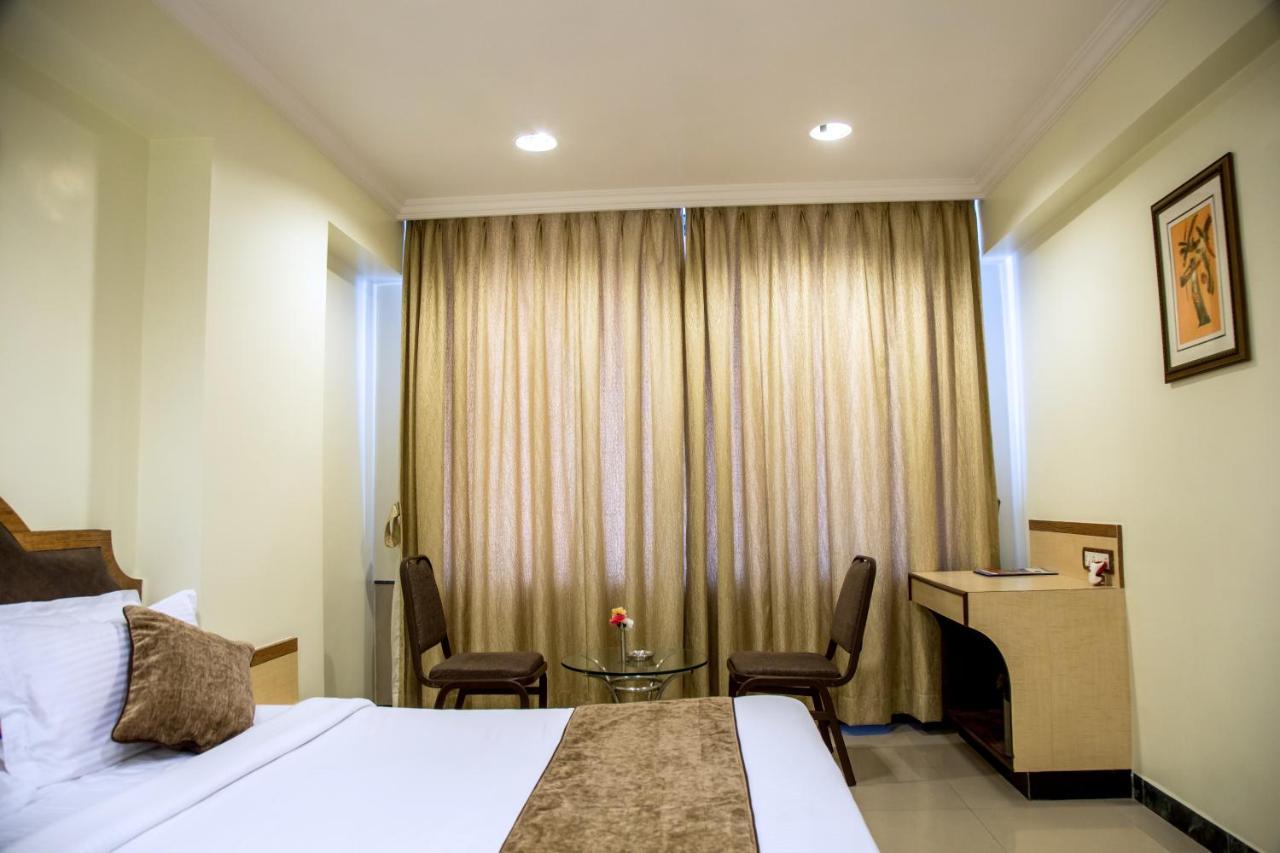 Hotel Tip Top Plaza Thane Ngoại thất bức ảnh